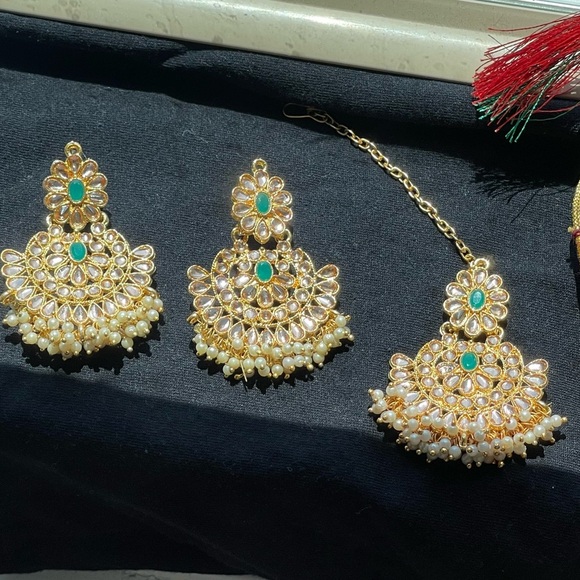 Gold Plated Kundan Choker Necklace Set with Earrings & Maang Tikka - Picture 6 of 6